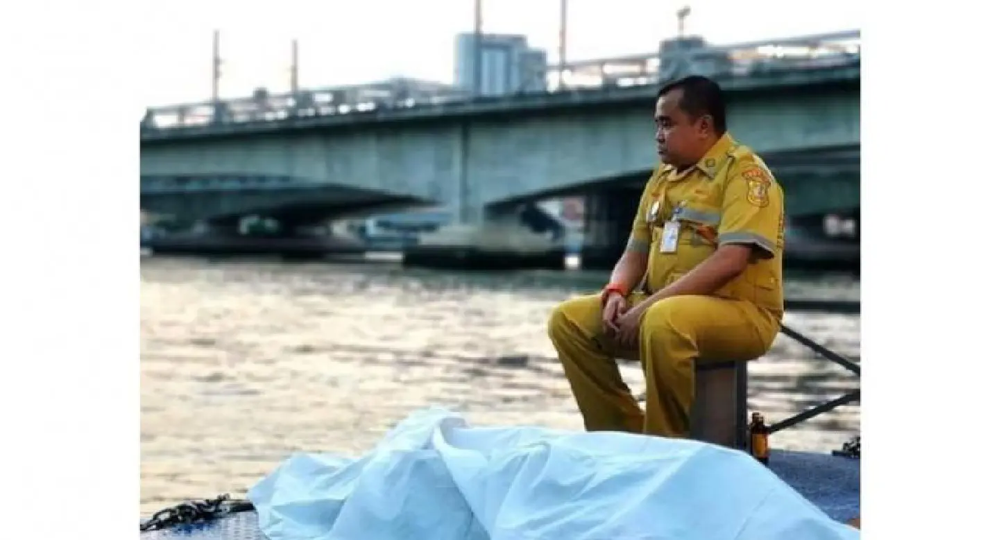 Police slammed for lack of response after man's body pulled from Chao Phraya River