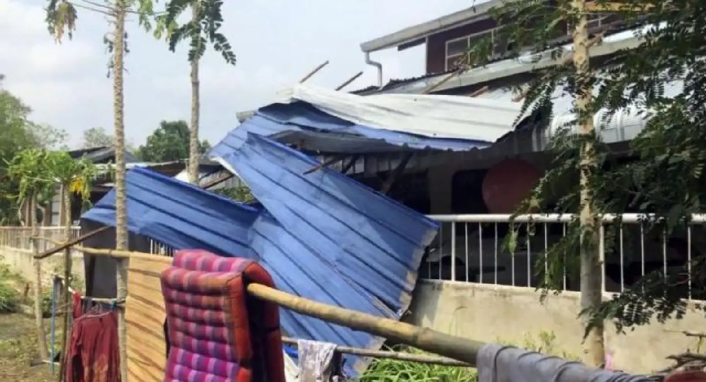 Udon Thani officials inspect storm damage after lemon-sized hailstones hit 700 homes Udon Thani officials inspect storm damage after lemon-sized hailstones hit 700 homes