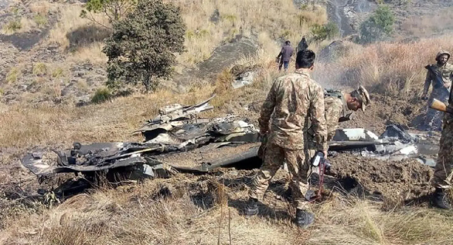 Kashmiris flee, prepare bunkers as India-Pakistan conflict fears grow Kashmiris flee, prepare bunkers as India-Pakistan conflict fears grow