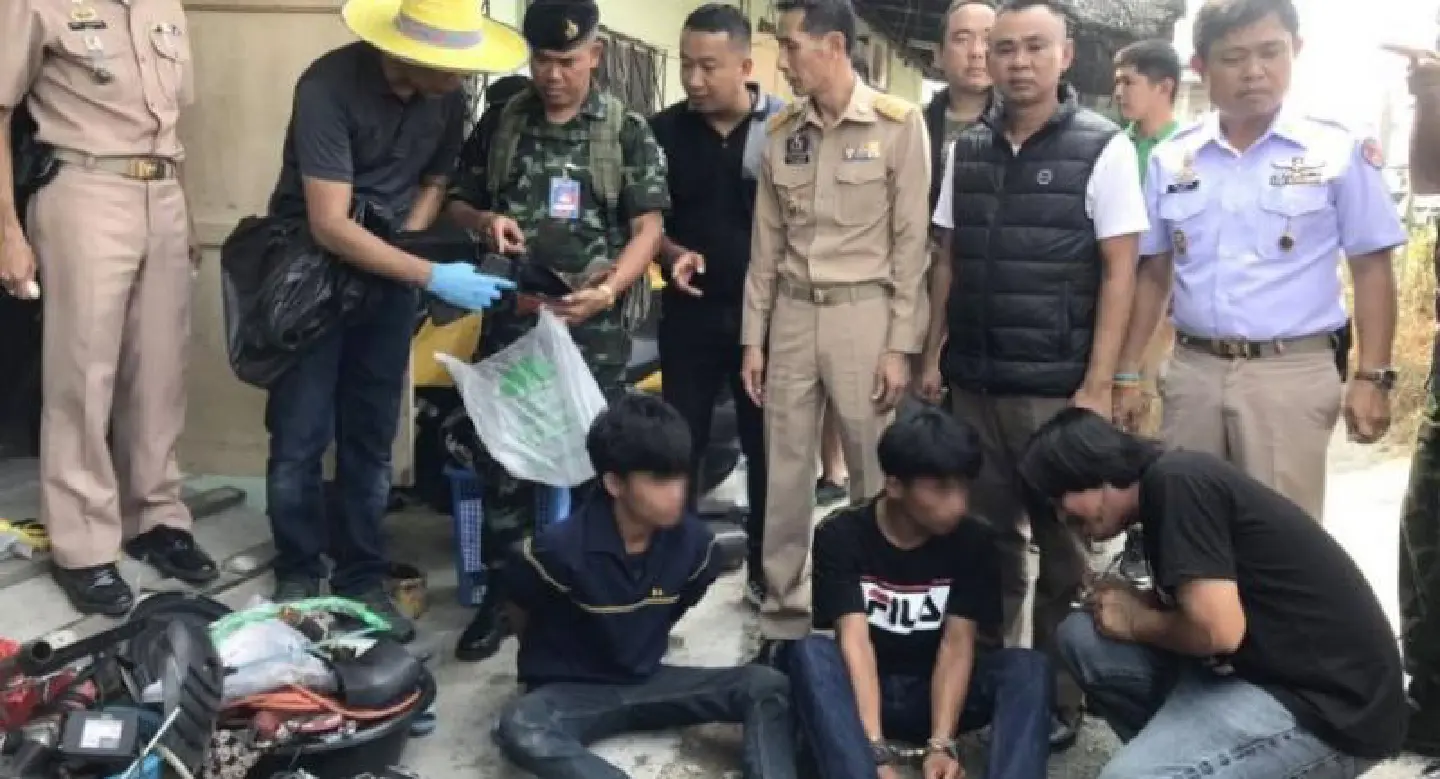 Chon Buri brothers arrested for stealing motorcycles to sell to Cambodian buyers Chon Buri brothers arrested for stealing motorcycles to sell to Cambodian buyers