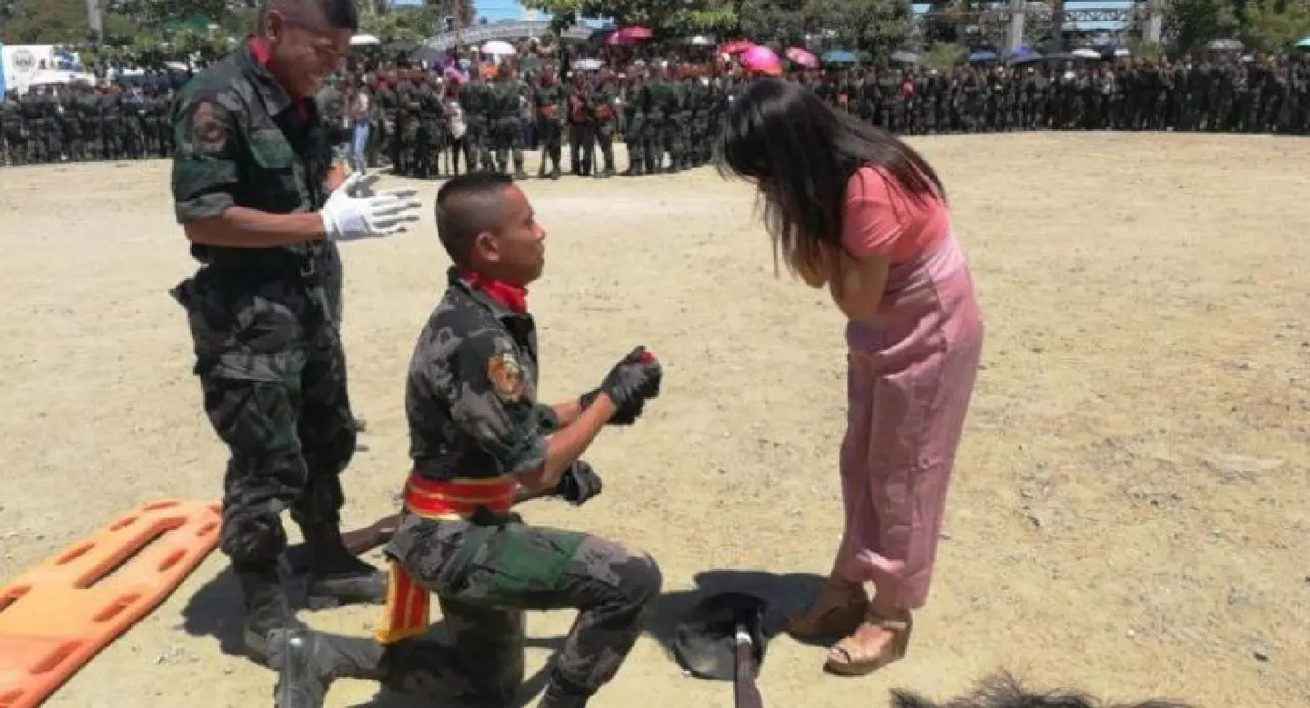 Police trainee proposes to girlfriend during recognition rites in Cebu