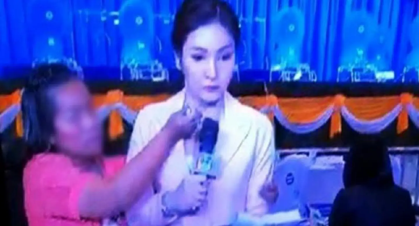 Watch : Unhappy woman attacks emcee during lottery draw