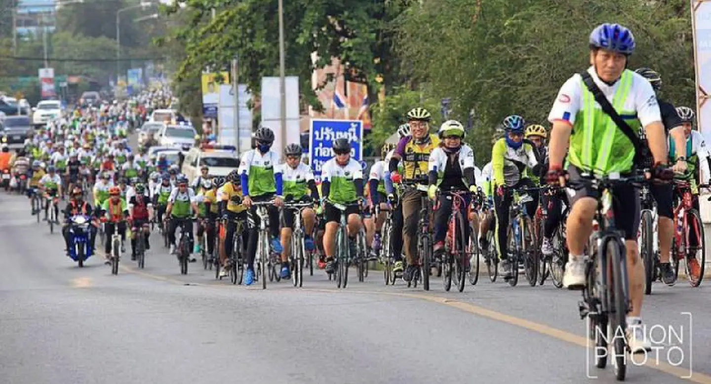 Hundreds take part in event, pushing tourism, environment and philanthropy
