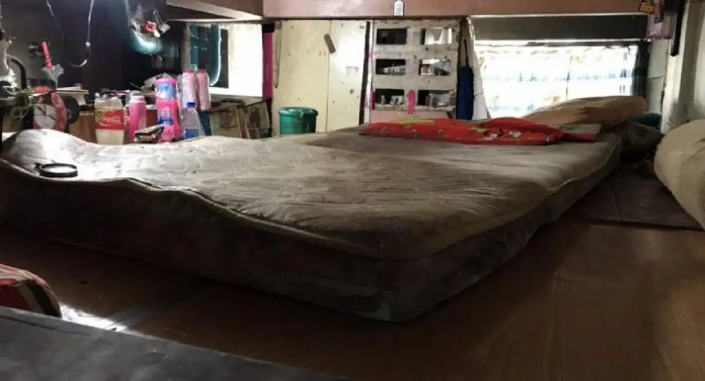 Man’s bloated body found by neighbours in Din Daeng flat three days after death