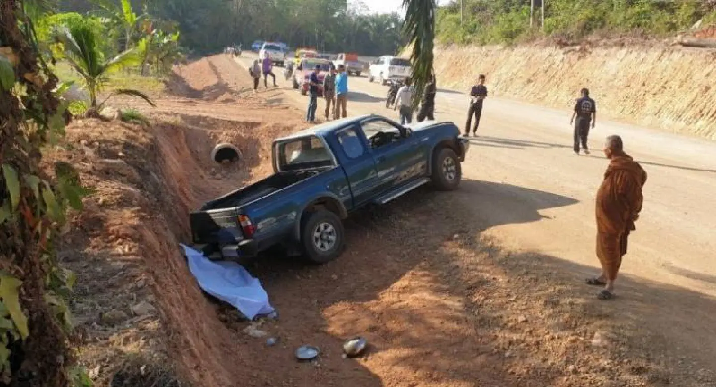 Monk run over while taking alms outside Chumphon temple