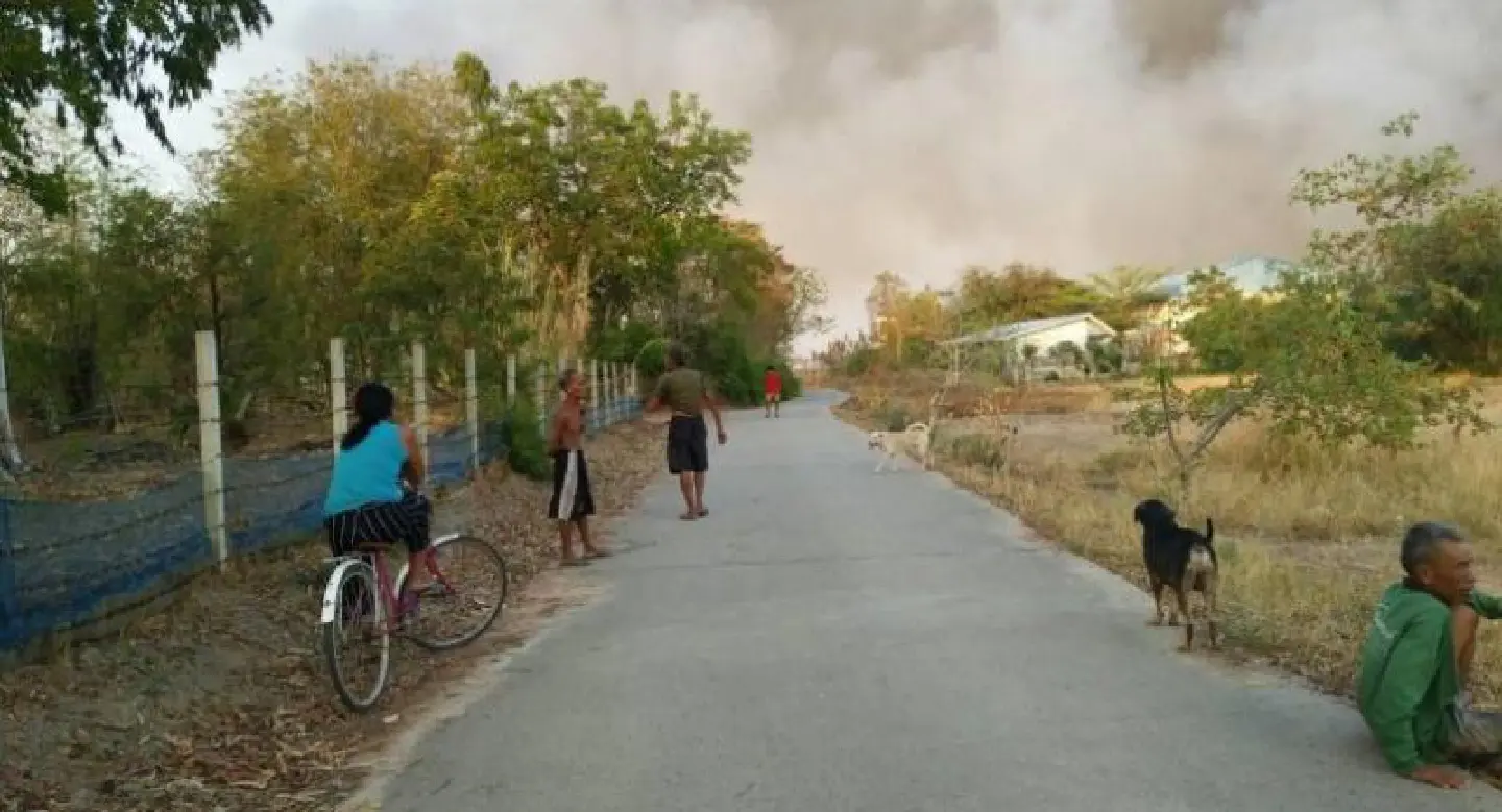 Plastic waste fire burns for second day Plastic waste fire burns for second day
