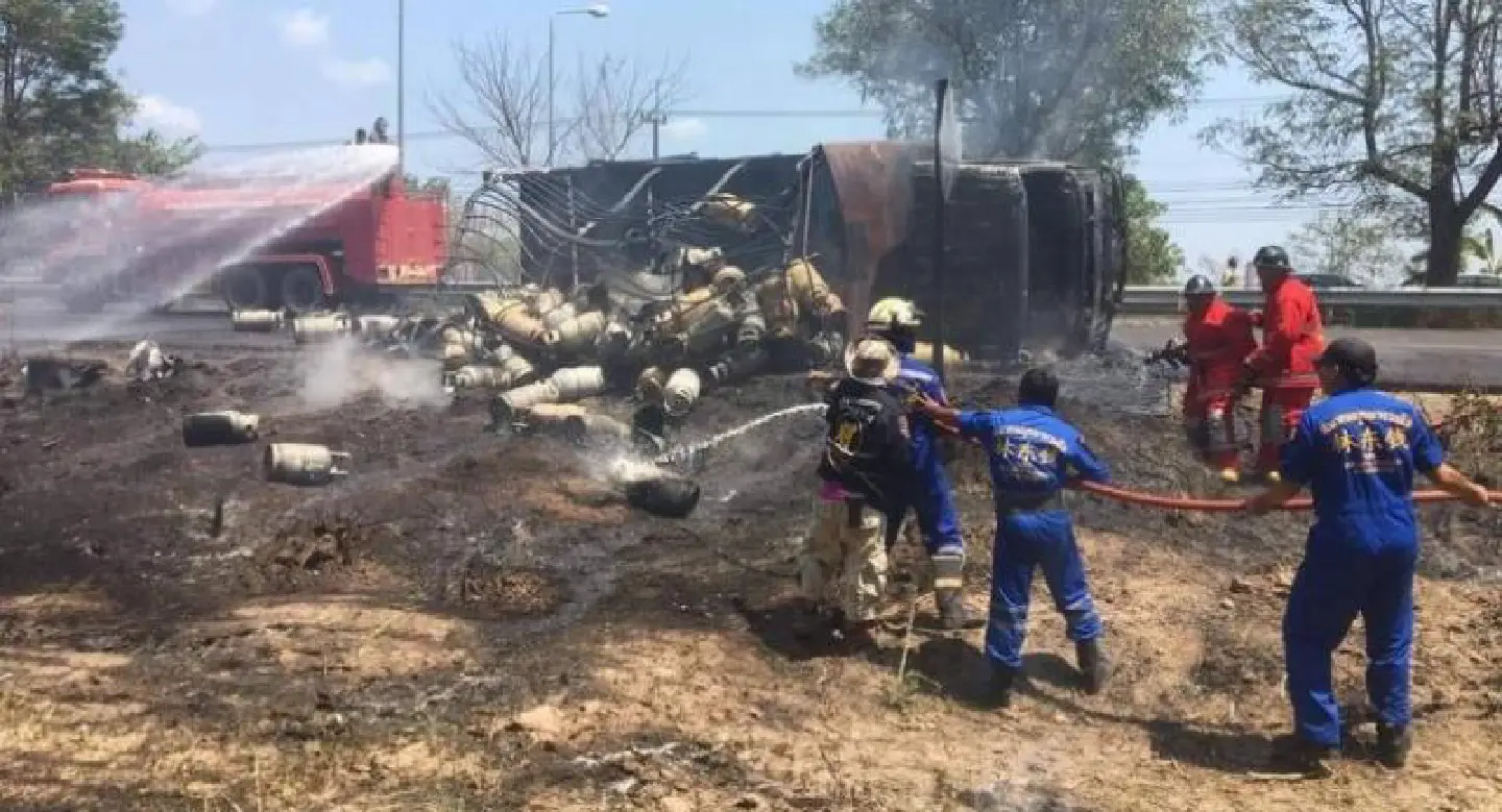 Gas truck overturns in Rayong