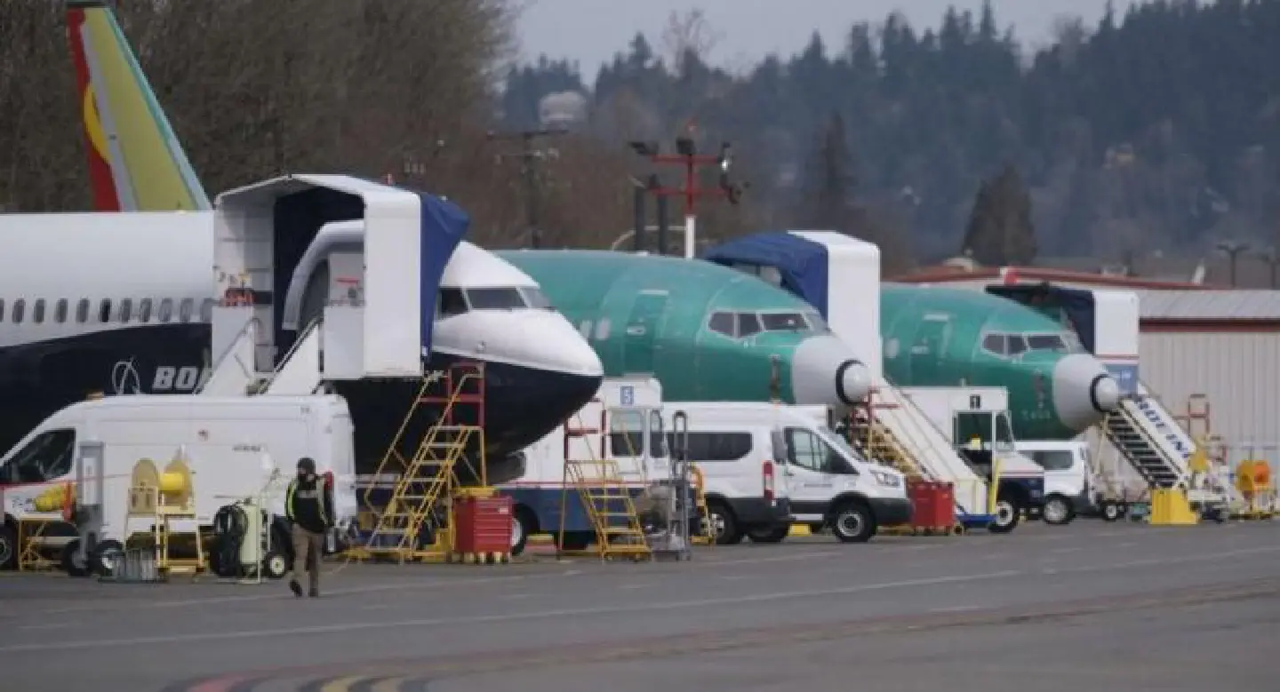 Boeing suspends 737 MAX deliveries as France probes black boxes Boeing suspends 737 MAX deliveries as France probes black boxes