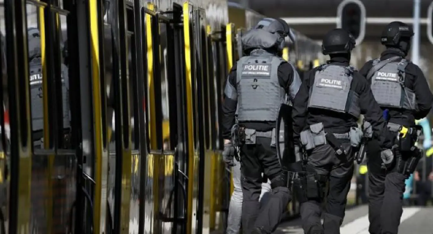 Latest : Gunman on run after Dutch tram shooting, say police