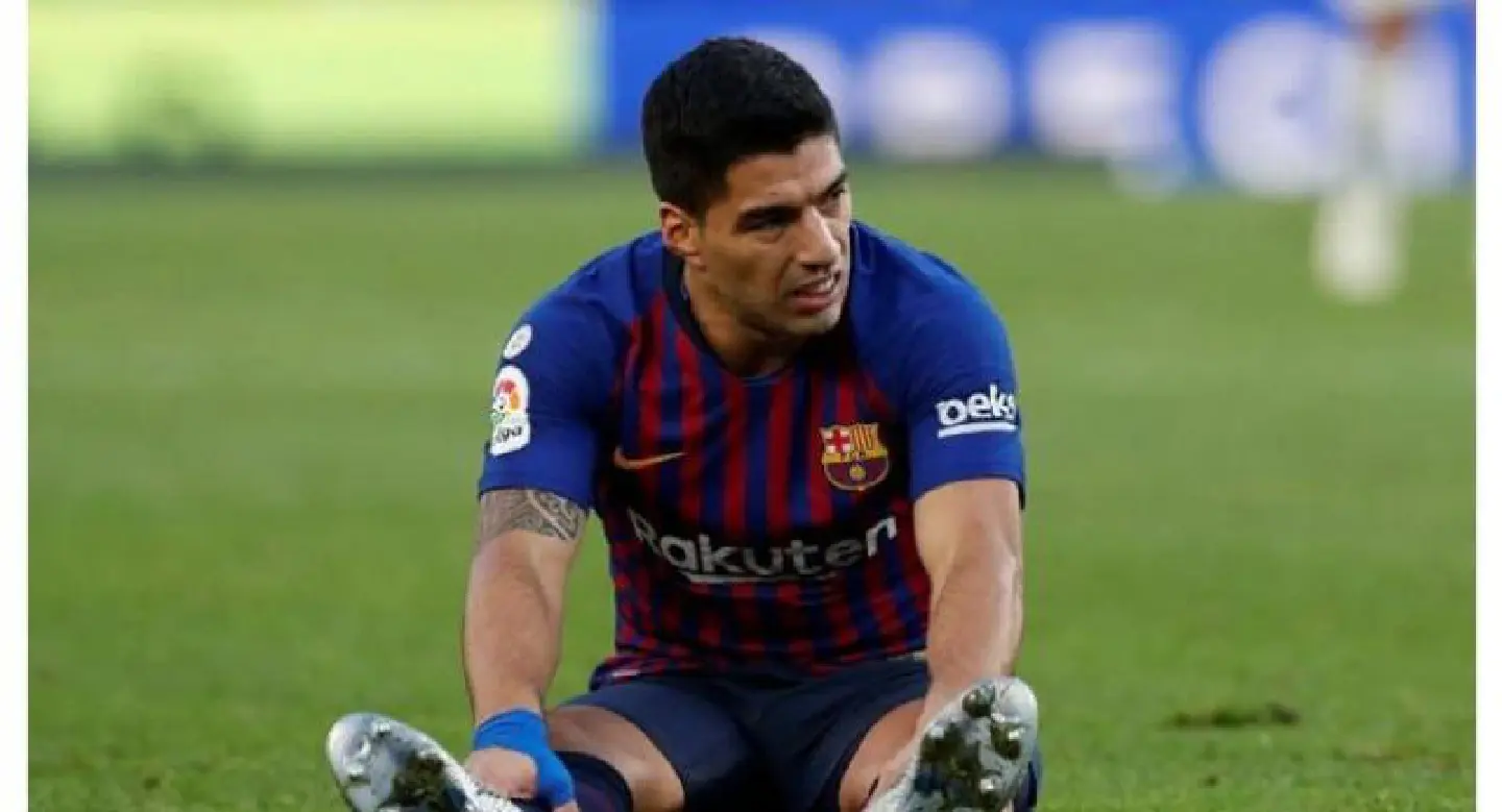 Injured Suarez to miss China Cup for Uruguay Injured Suarez to miss China Cup for Uruguay