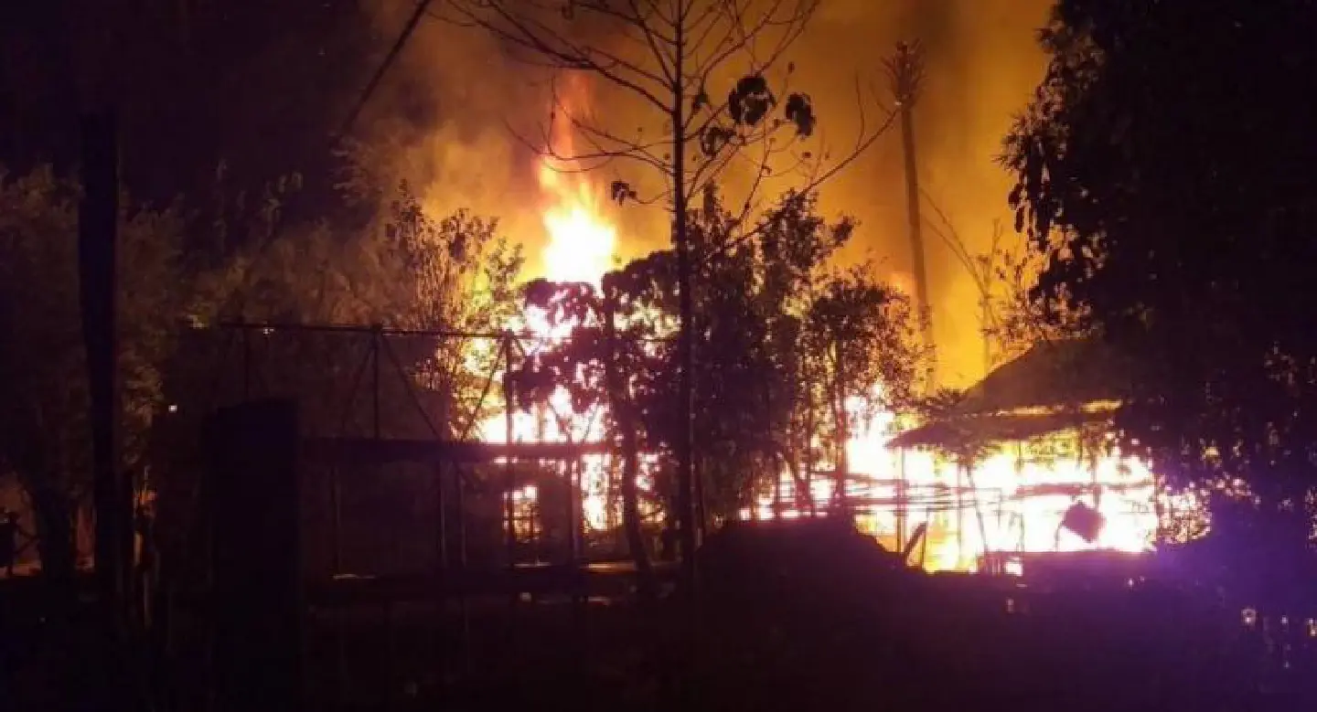 Fire damages Myanmar refugee houses in Mae Hong Son Fire damages Myanmar refugee houses in Mae Hong Son
