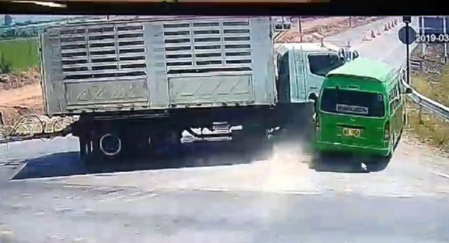 Eight migrant workers killed, two missing in Kanchanaburi road accident Eight migrant workers killed, two missing in Kanchanaburi road accident
