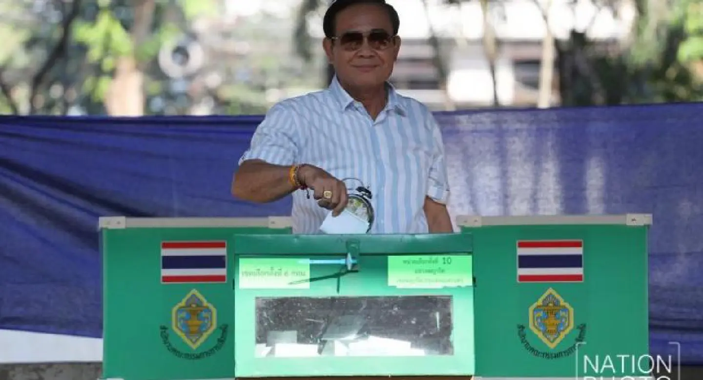 Prayut urges voters to come out to vote