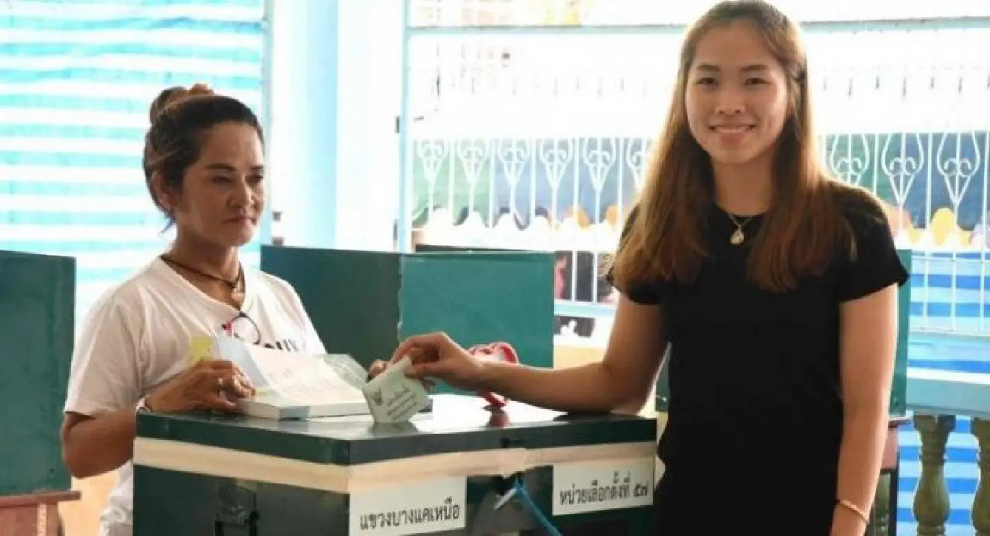 Sports stars switch focus to poll competition Sports stars switch focus to poll competition