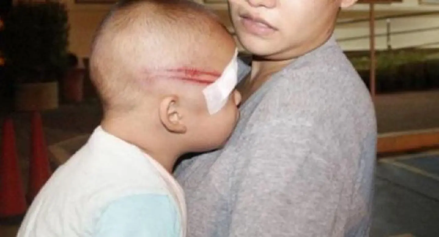 Chon Buri policing volunteer in trouble after clubbing toddler