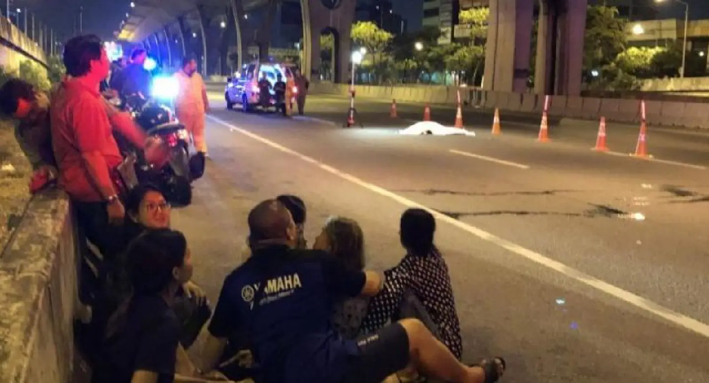 Clothes vendor jumps to her death from expressway Clothes vendor jumps to her death from expressway
