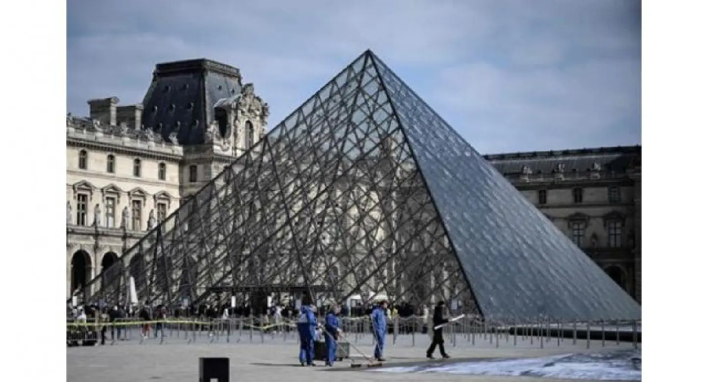 Eight centuries of history Eight centuries of history