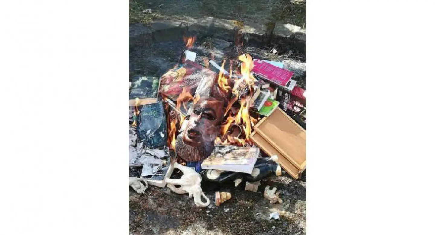 Hot : Catholic priests burn Harry Potter books in Poland