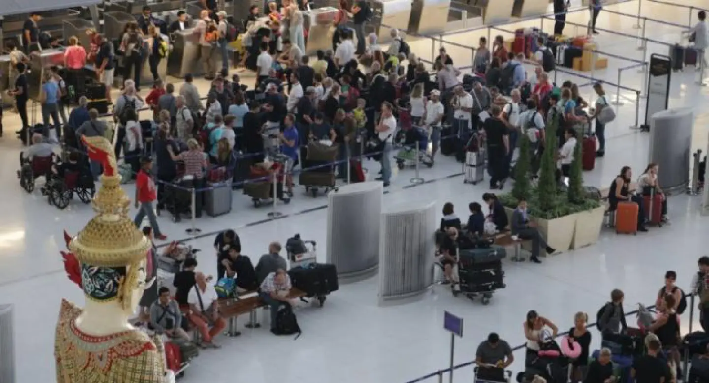 Airports Department expects more than 400,000 Songkran holiday flyers Airports Department expects more than 400,000 Songkran holiday flyers