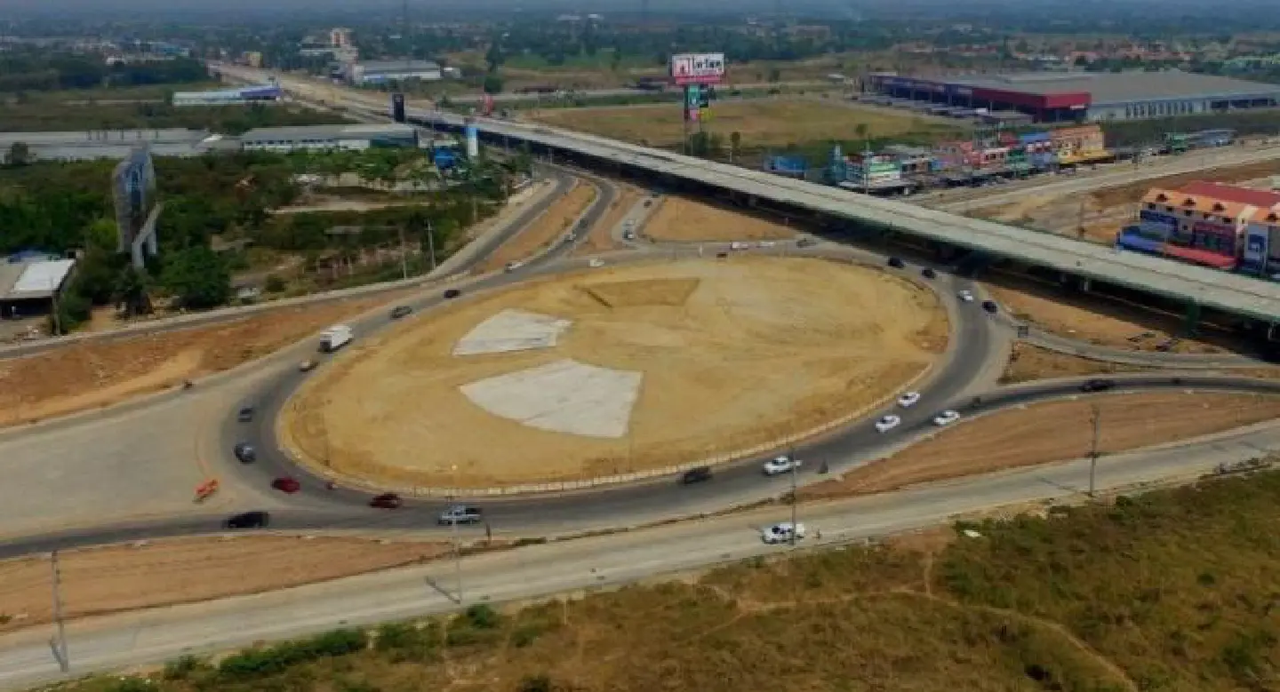 Songkran motorists allowed to use incomplete Phitsanulok roundabout