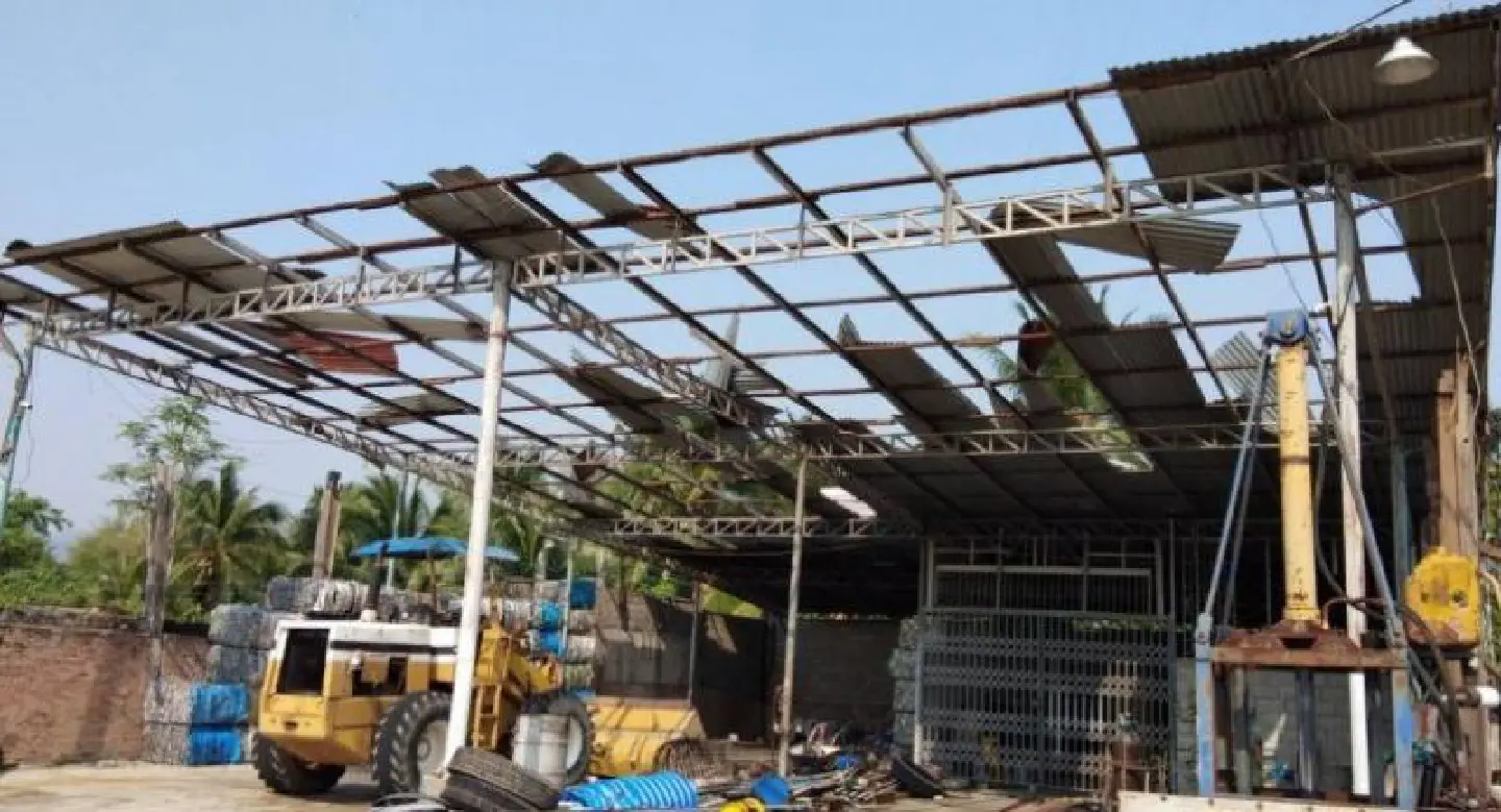 Over 300 houses damaged by storms in Kamphaeng Phet Over 300 houses damaged by storms in Kamphaeng Phet