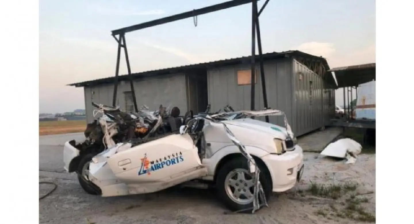 Driver's seat of MAHB vehicle that collided with aircraft was reclined Driver's seat of MAHB vehicle that collided with aircraft was reclined