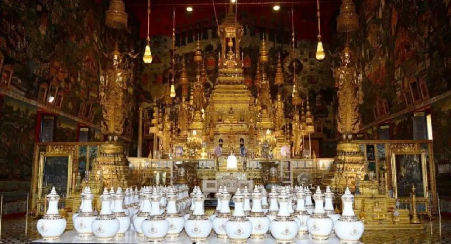 Parade delivers 86 jars of sacred water to temple of the Emerald Buddha for Coronation Parade delivers 86 jars of sacred water to temple of the Emerald Buddha for Coronation