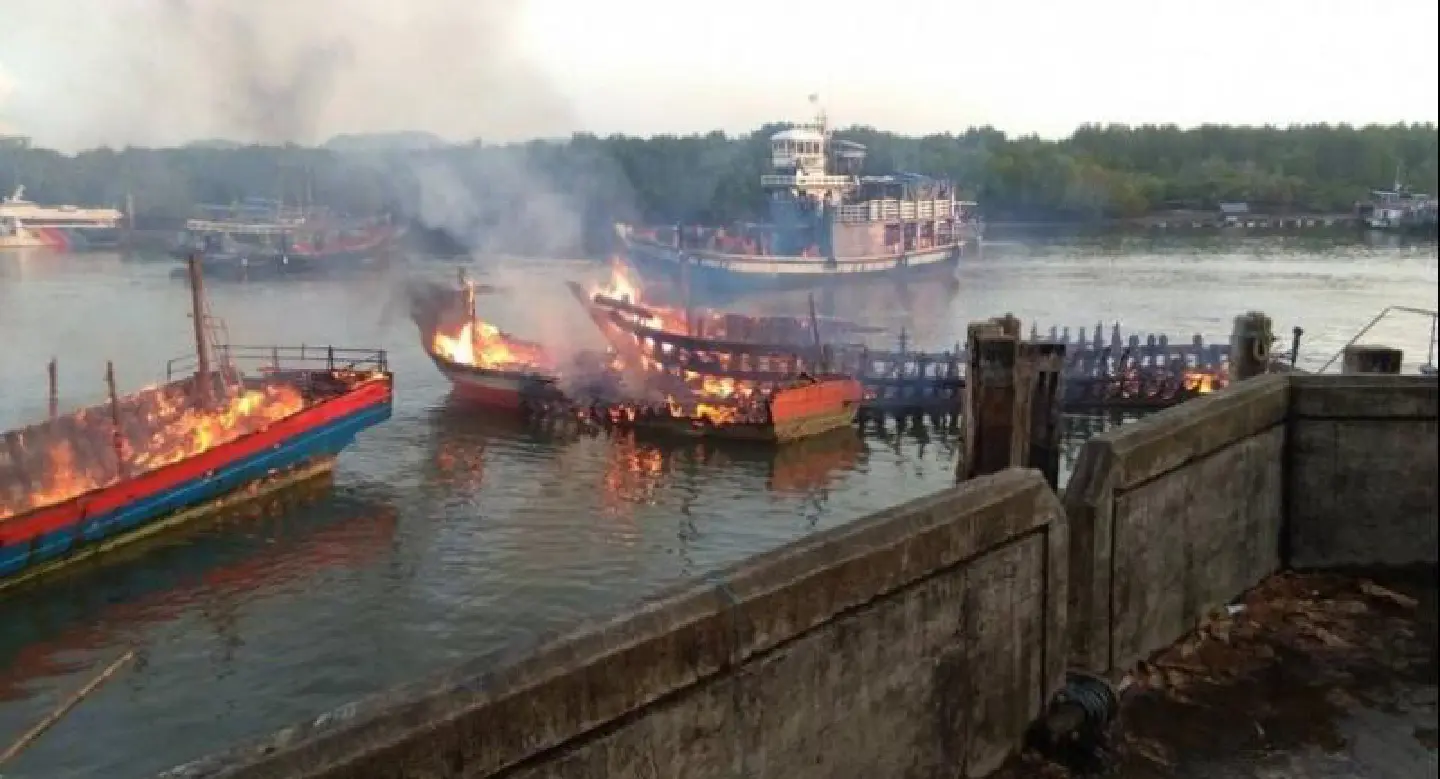 Fishing trip boats destroyed by fire Fishing trip boats destroyed by fire