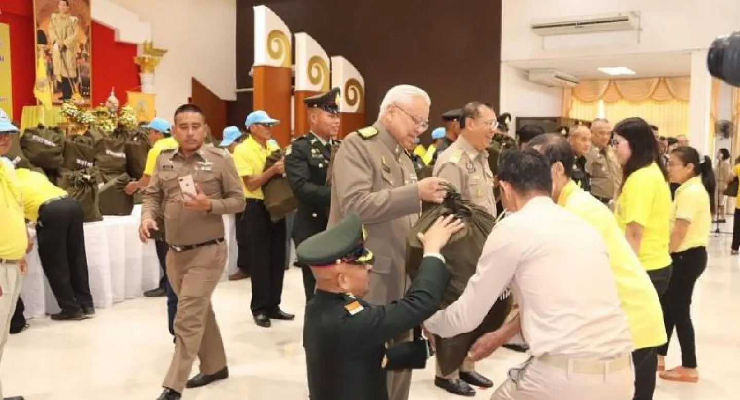His Majesty sends help to Phayao storm victims His Majesty sends help to Phayao storm victims
