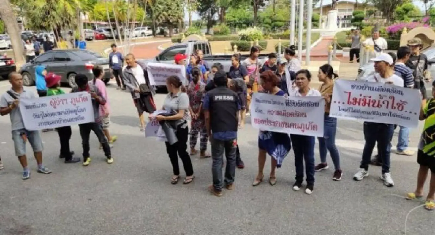 Phuket protesters condemn water shortages Phuket protesters condemn water shortages