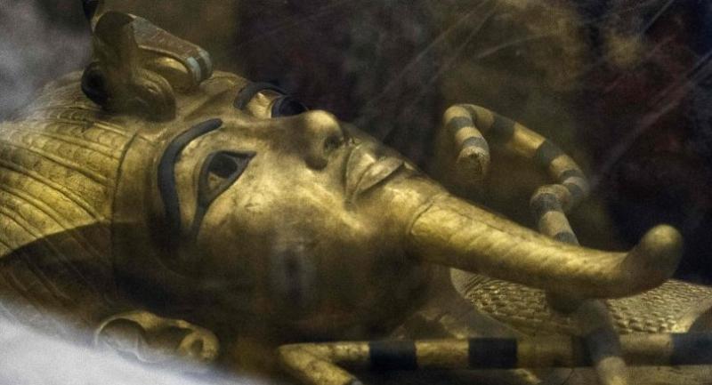This file photo taken on September 28, 2015 shows a detail of the golden sarcophagus of King Tutankhamun in his burial chamber in the Valley of the Kings, close to Luxor, 500 kms south of Cairo.//AFP