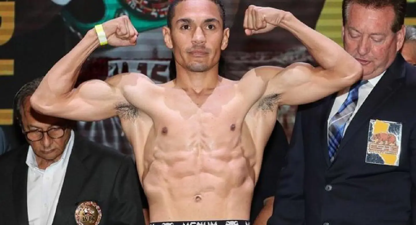 Mexico's Estrada dethrones Thai champion Srisaket