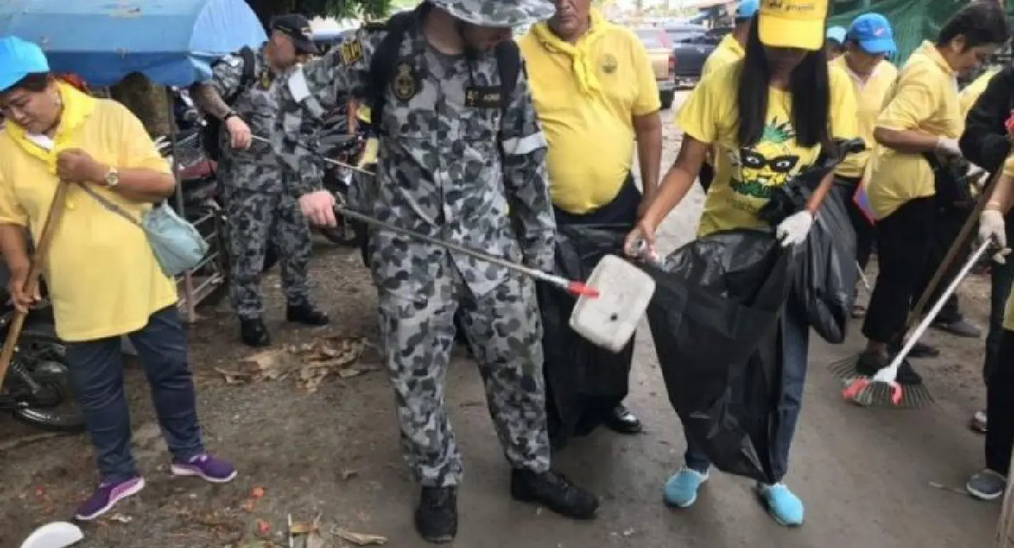 Australian Navy and Phuket Consulate join in ‘Big Cleaning Day’