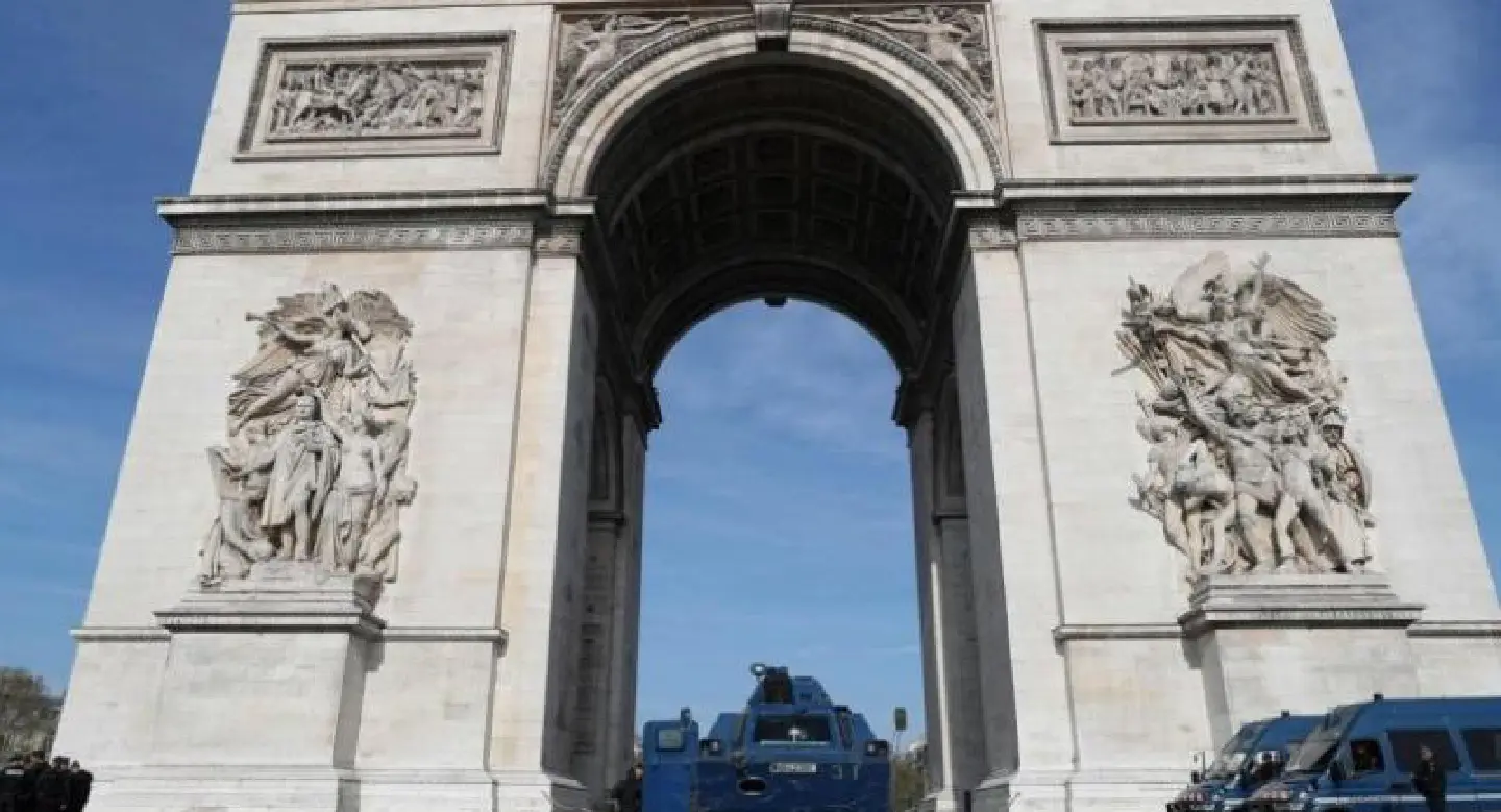Arc de Triomphe to be 'fully restored' for VE Day Arc de Triomphe to be 'fully restored' for VE Day