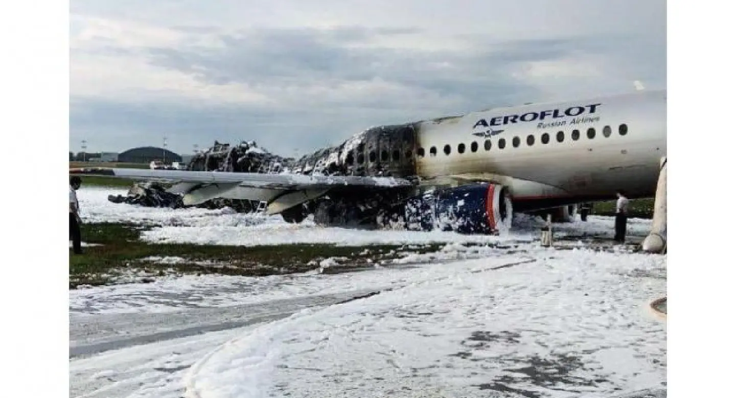 Pilot says lightning caused deadly Russian crash landing Pilot says lightning caused deadly Russian crash landing