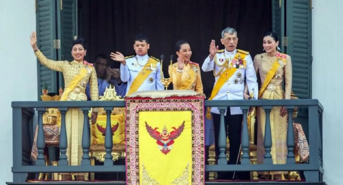 King wins hearts with first public audience King wins hearts with first public audience