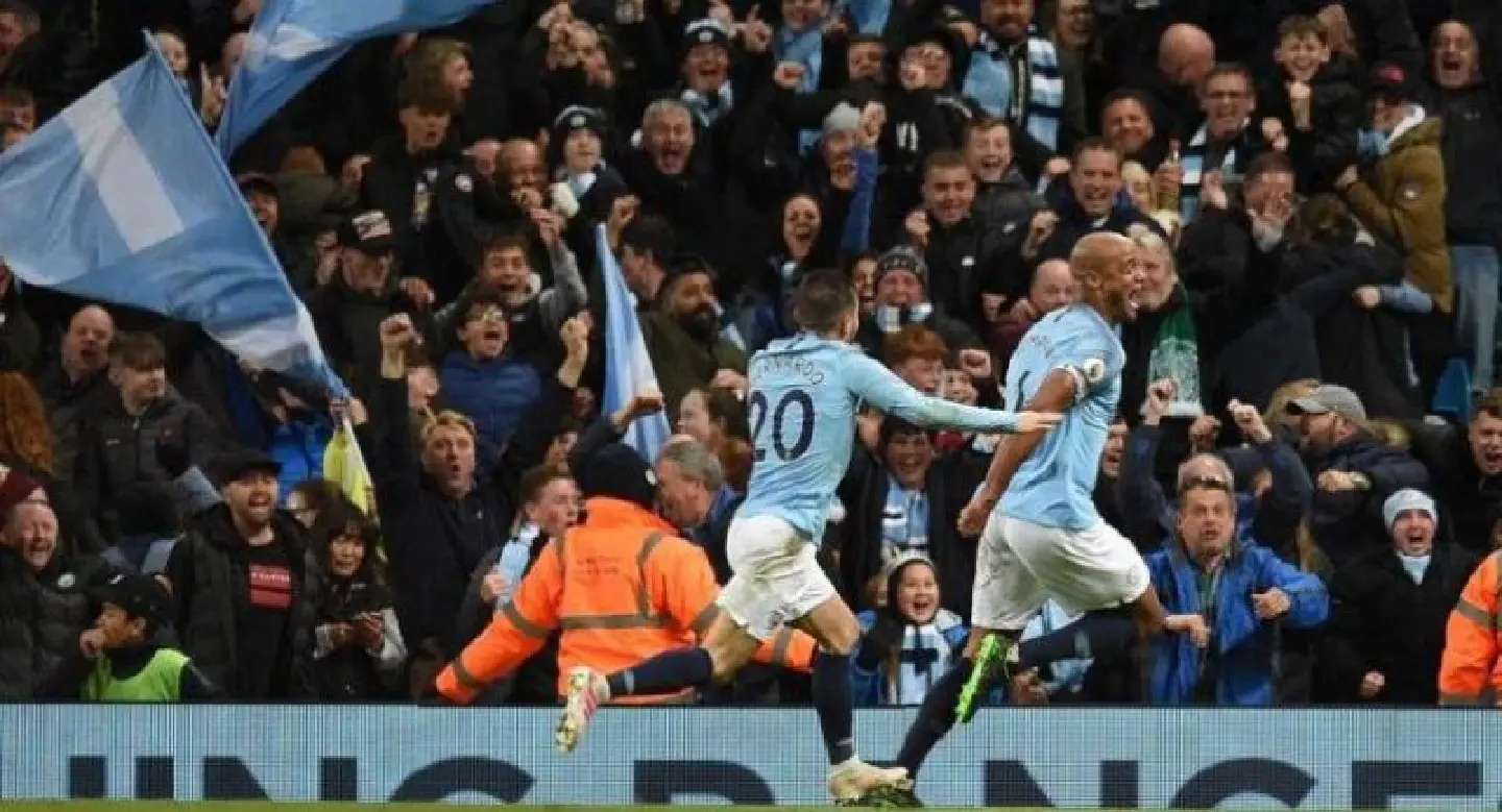 Goal hero Kompany makes good on promise as Man City go top again Goal hero Kompany makes good on promise as Man City go top again