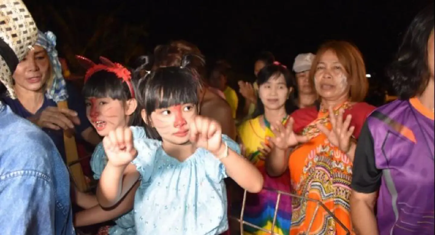 ‘Cat people’ parade in Uttaradit in prayer for rains ‘Cat people’ parade in Uttaradit in prayer for rains