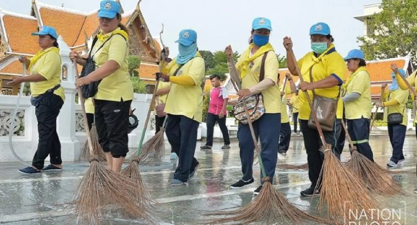 5,000 clean up Bangkok after coronation