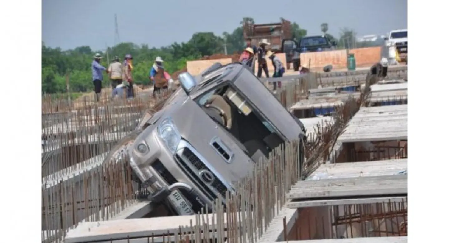 Semi-built motorway needs more warning signs: highways chief Semi-built motorway needs more warning signs: highways chief