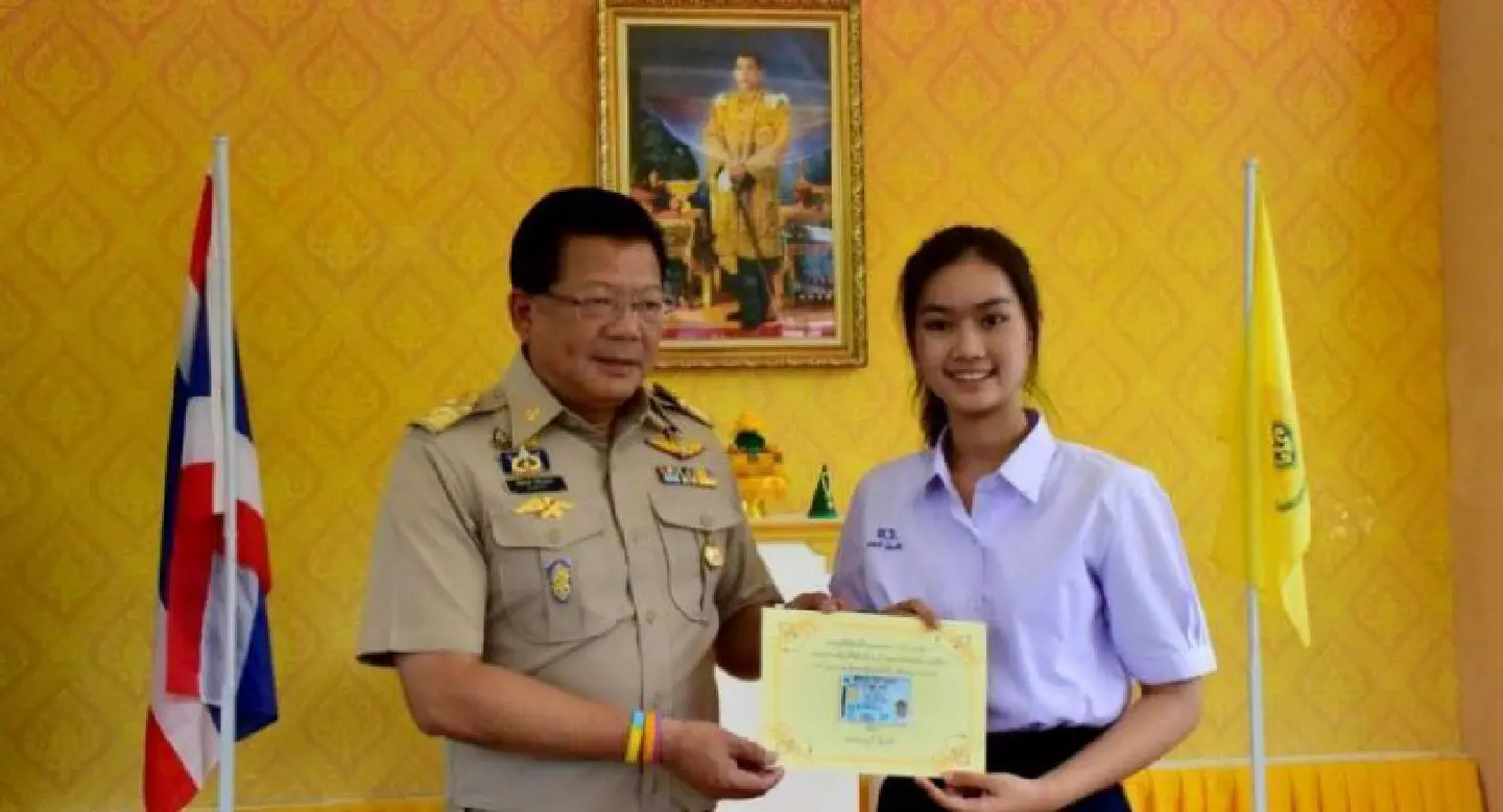 Schoolgirl prepares for 'Genius' contest in US after getting Thai ID card