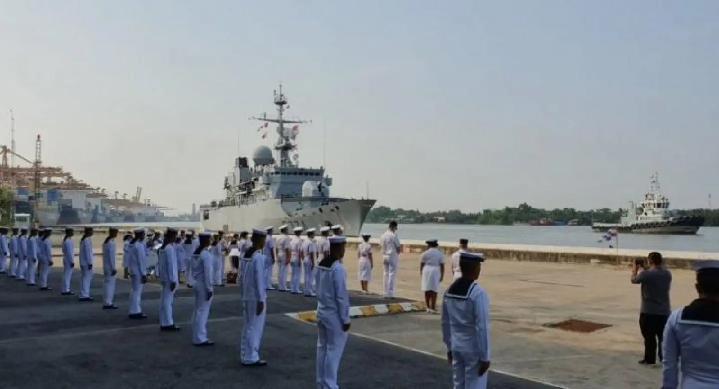 Bangkok says bon jour to roving French frigate Bangkok says bon jour to roving French frigate