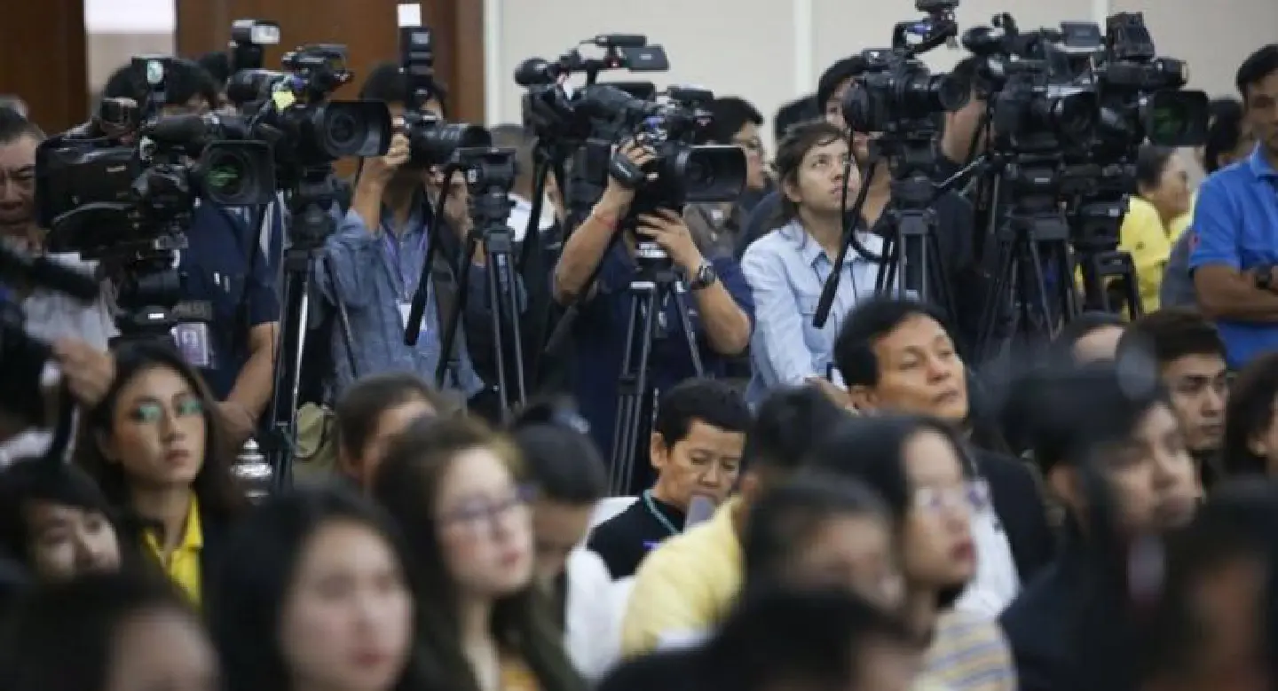 Toothless labour union of little help for laid-off media staff Toothless labour union of little help for laid-off media staff