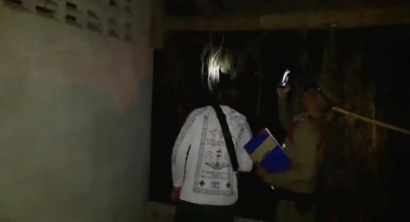 Father hangs himself after quarrel with daughter Father hangs himself after quarrel with daughter