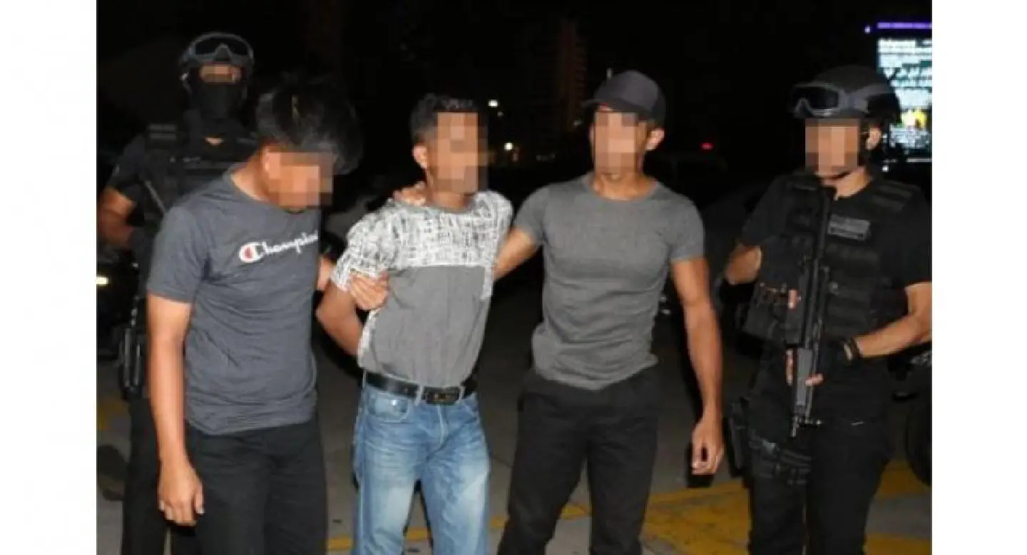 Hot :   Malaysia foils IS-linked plot, seizes explosives