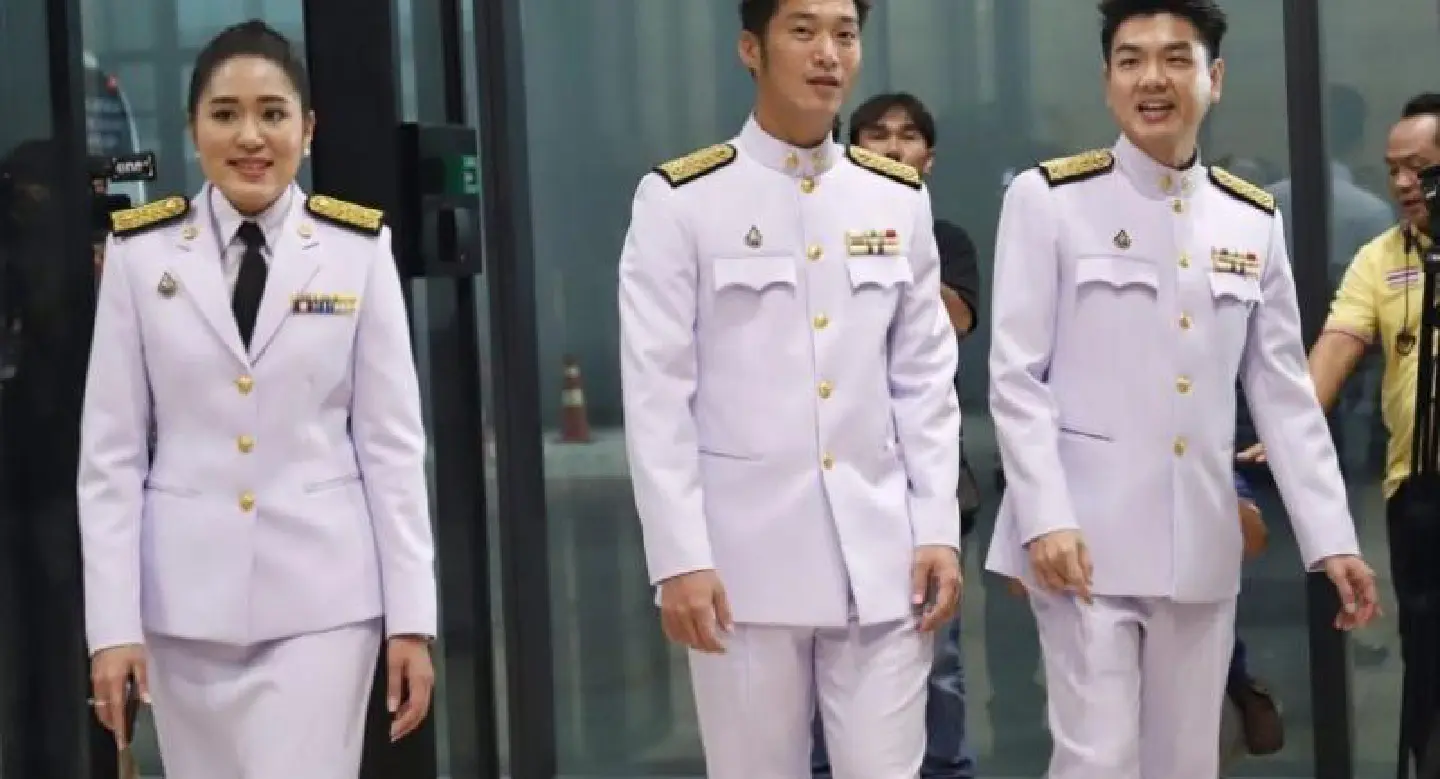 Thanathorn attends opening of parliament along with other newly-elected members