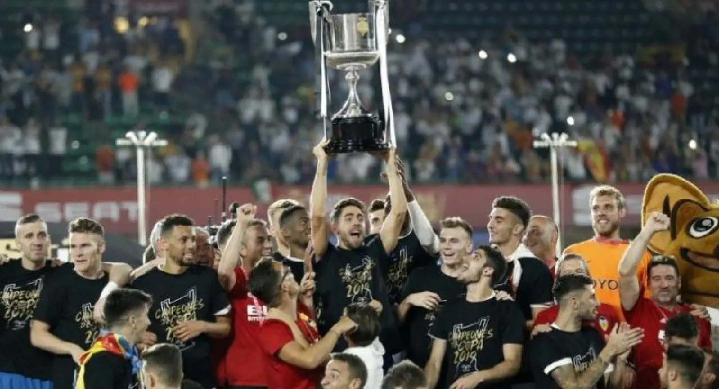 Valencia stun deflated Barcelona to win Copa del Rey Valencia stun deflated Barcelona to win Copa del Rey