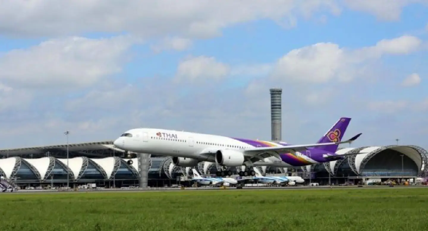 PM urges Thais to be proud of margin by  which country passed recent ICAO inspection