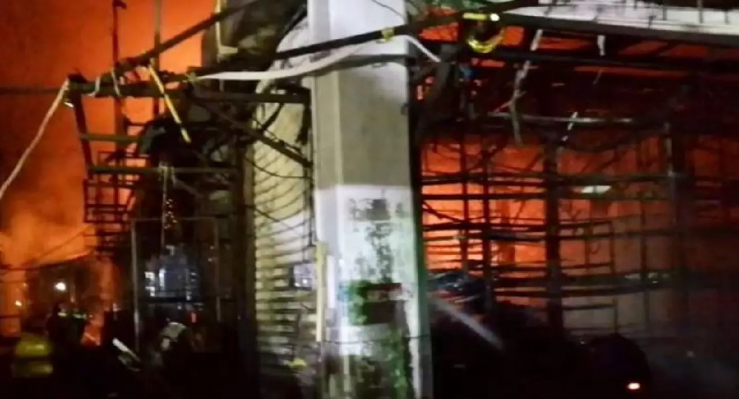 Fire damages old market in Lamphun Fire damages old market in Lamphun