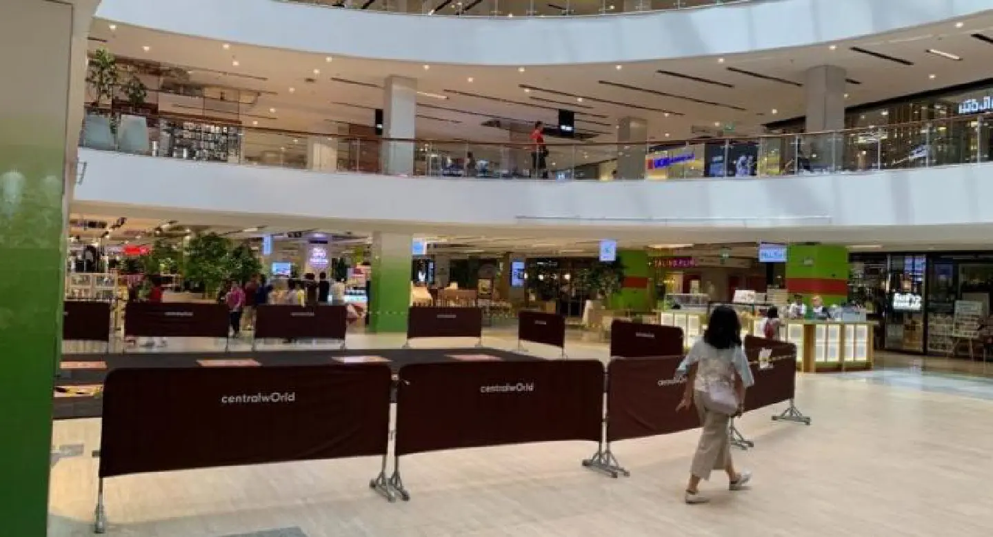 Military officer severely injured after jumping from CentralWorld’s 6th floor Military officer severely injured after jumping from CentralWorld’s 6th floor